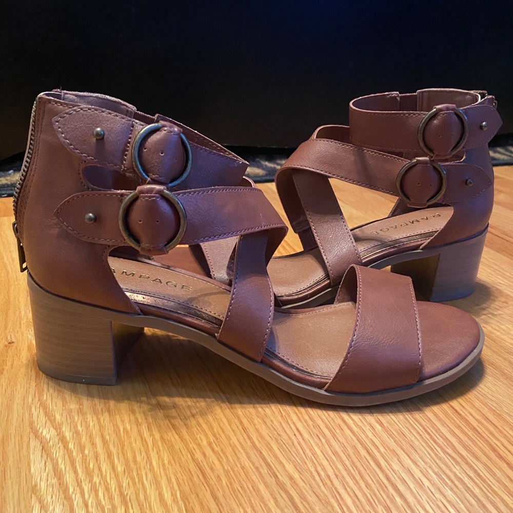 Cognac heel sandals with buckle